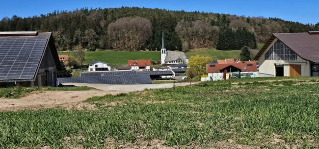 Kocherbach im Odenwald. Unser Hof liegt inmitten des kleinen Dorfes umgeben von sanften Hügeln
